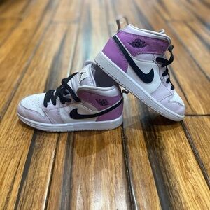 Jordan 1 Mid